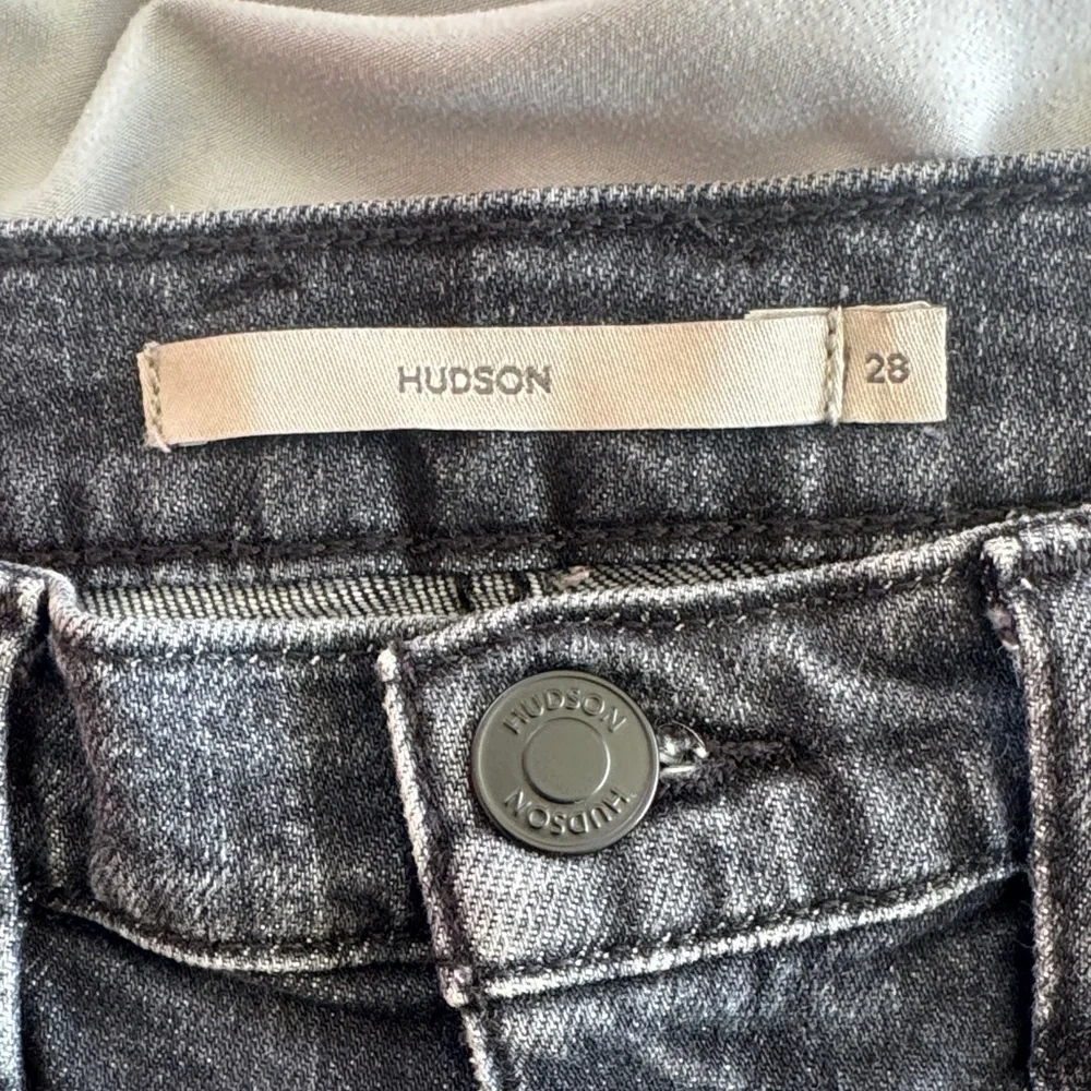 Hudson Harlow Ultra High-Rise Cigarette Ankle Jean - Picture 8 of 10